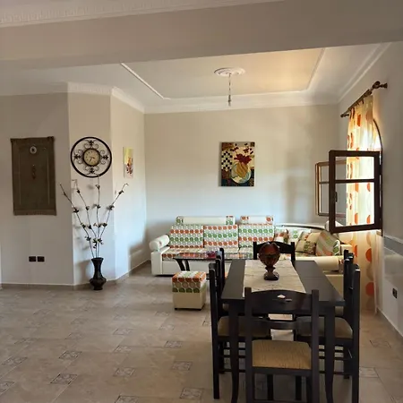 Private Detached House With Parking - Near Center Daire