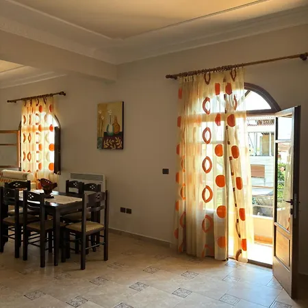 Private Detached House With Parking - Near Center *