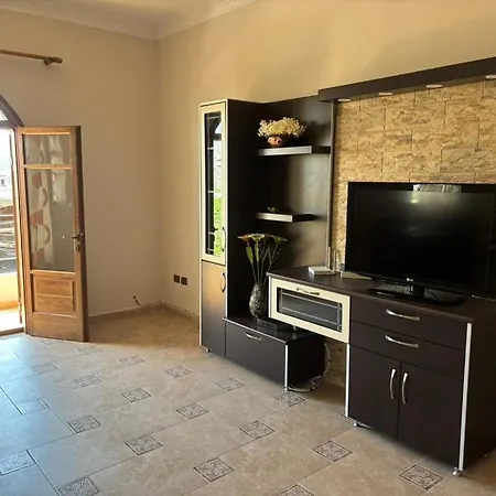 Private Detached House With Parking - Near Center Apartamento Berati