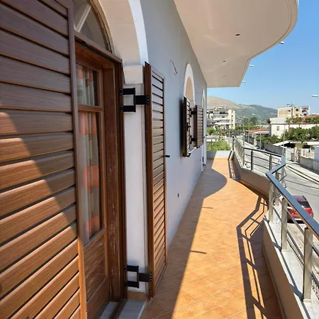Private Detached House With Parking - Near Center Apartman Berat