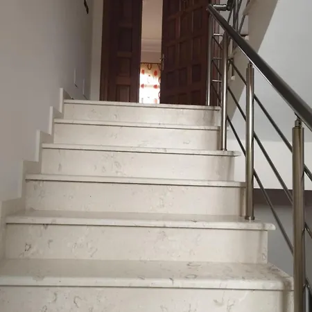 Private Detached House With Parking - Near Center *